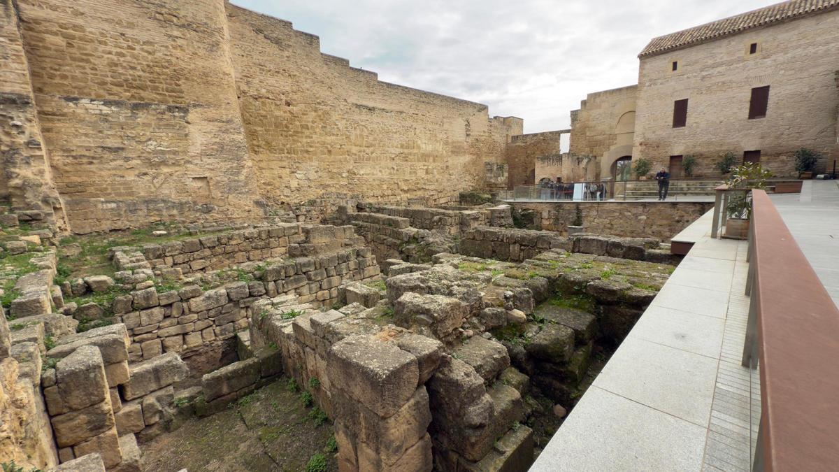 Vista de los restos, en el Alcázar de los Reyes Cristianos.