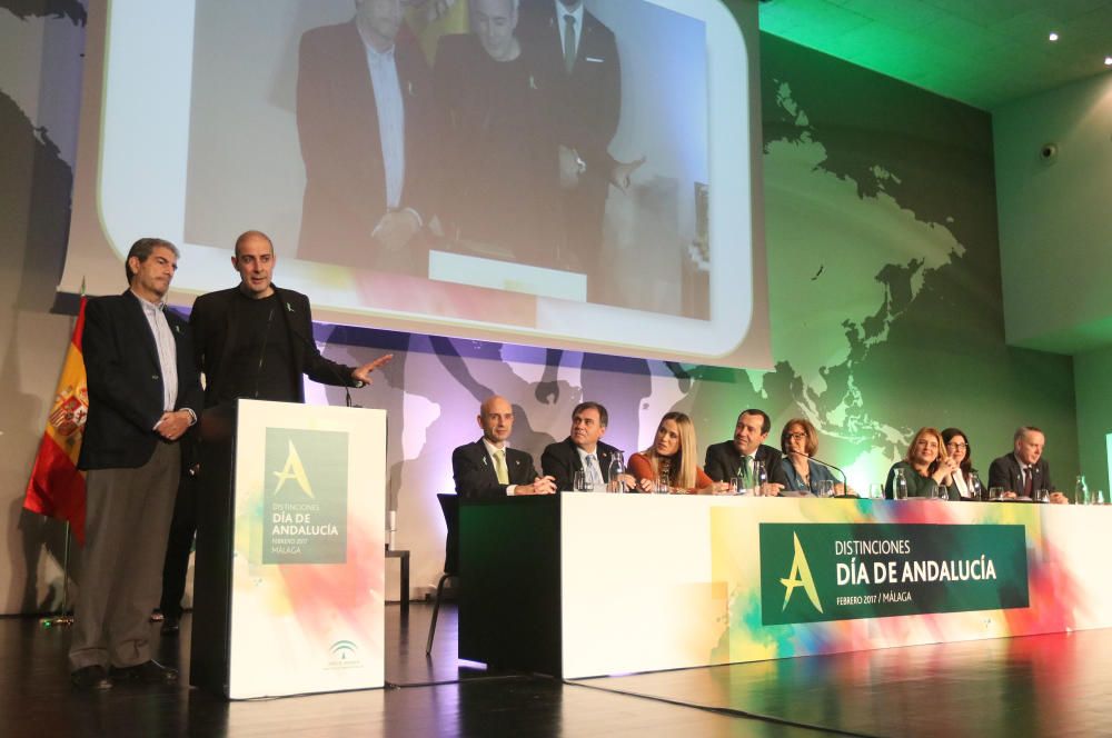 Marcos Fajardo, Miguel Ángel Catalina, María del Carmen Navas, Salvador Guzmán, Amparo Gallardo, Belén Cuesta, y en el apartado de empresas e instituciones, los servicios informativos de Canal Sur en Málaga, la Federación de Mujeres de la Comarca Nororiental de Málaga, el IES Guadalmedina y La Curruca, una panadería en Coín, los premiados.