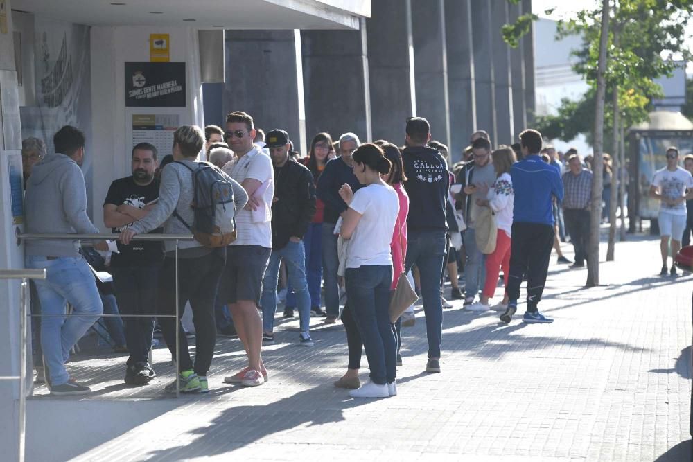 Colas en Riazor para renovar el abono del Dépor