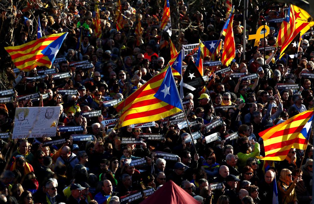 L'independentisme es manifesta a Barcelona en contra del judici del procés