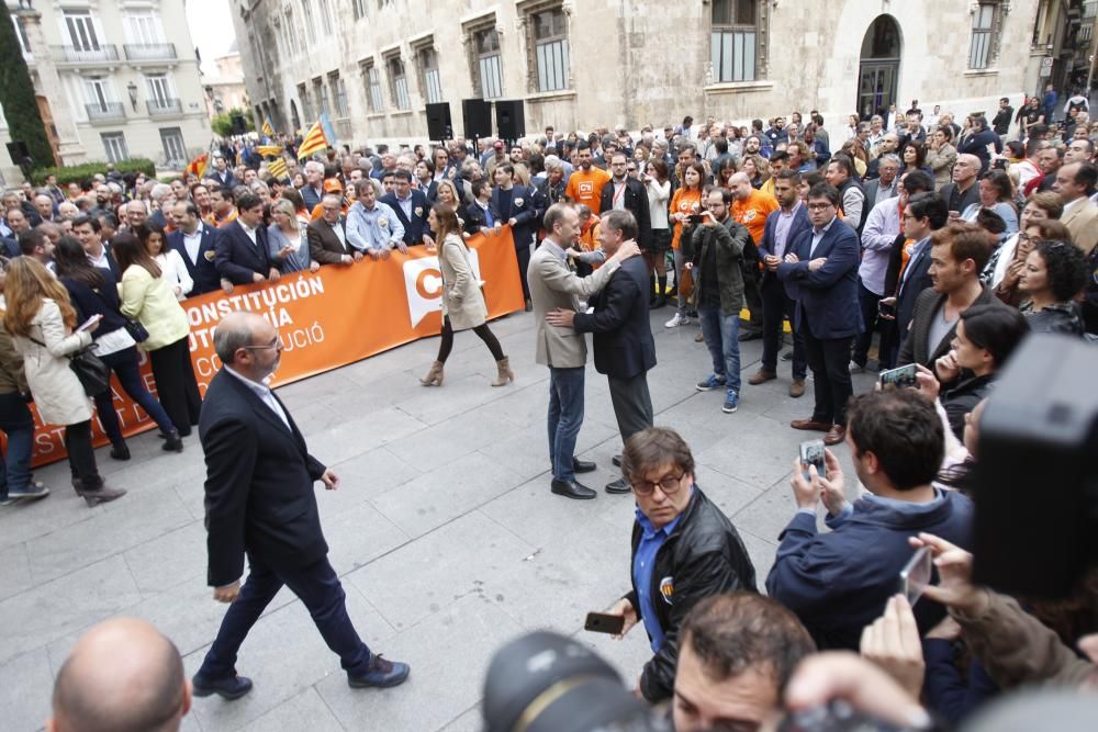 Concentración de Ciudadanos en defensa del Estatuto de Autonomía