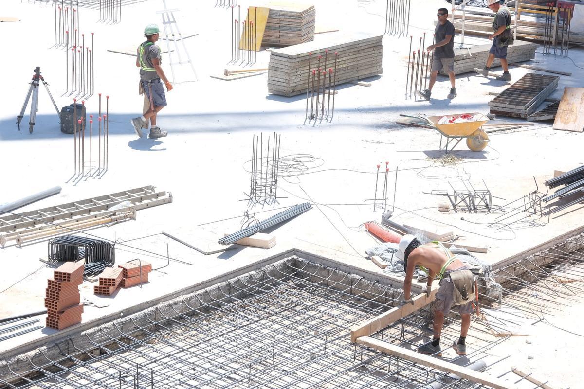 Trabajadores en una obra esta semana