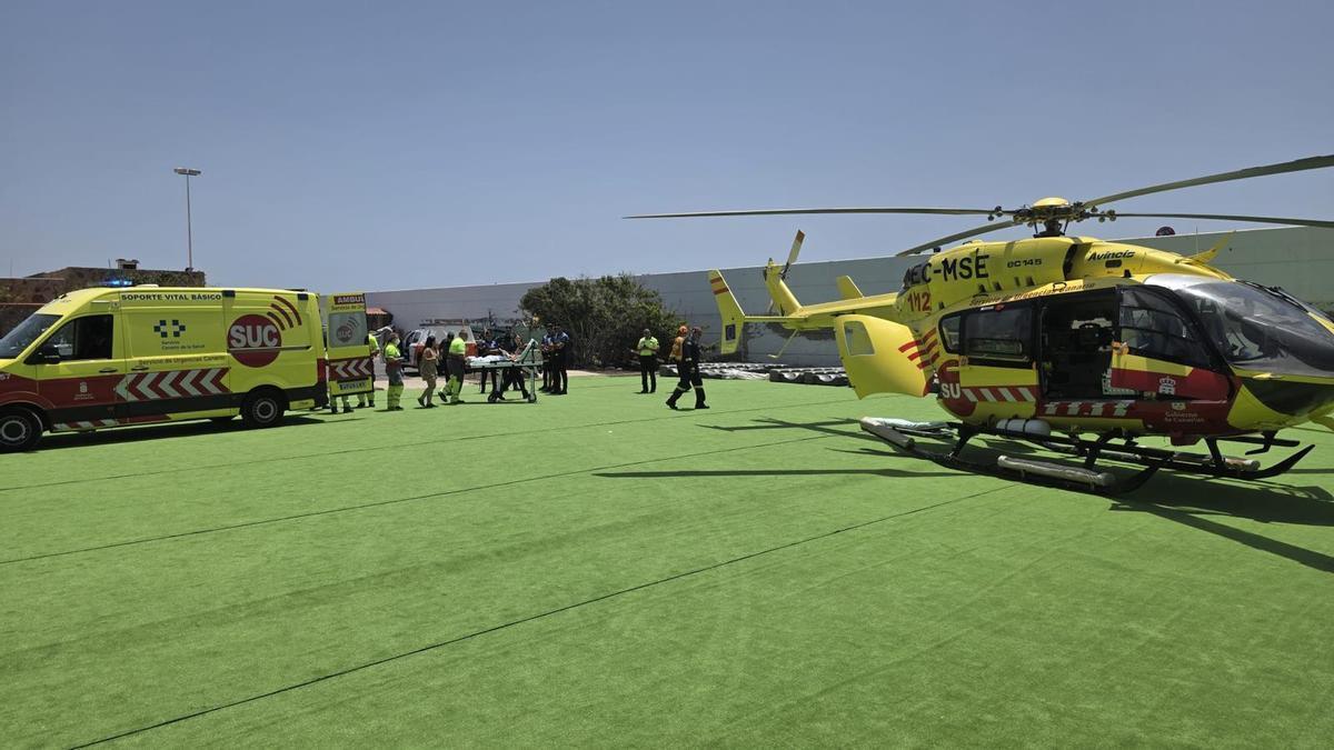 Trasladan en helicóptero a una niña de 12 años por un ahogamiento en la playa de Anfi