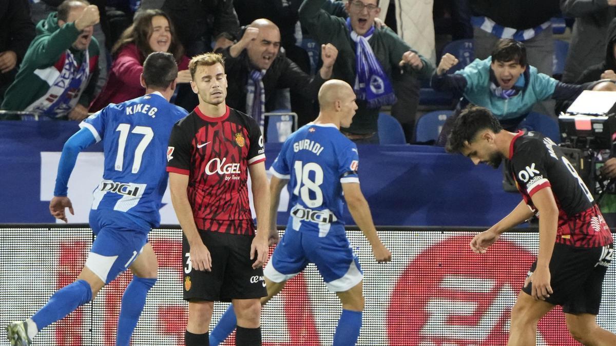 Toni Lato se lamenta tras el gol de Guridi.