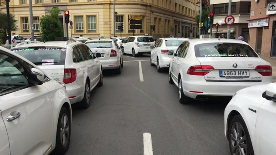 Los taxistas de Castellón protestan contra el intrusismo