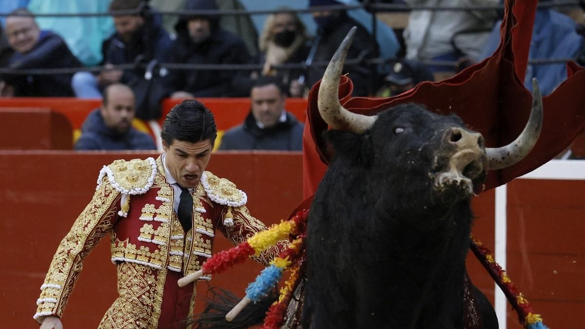 El diestro sevillano Pablo Aguado, en el festejo de este jueves en Valencia.