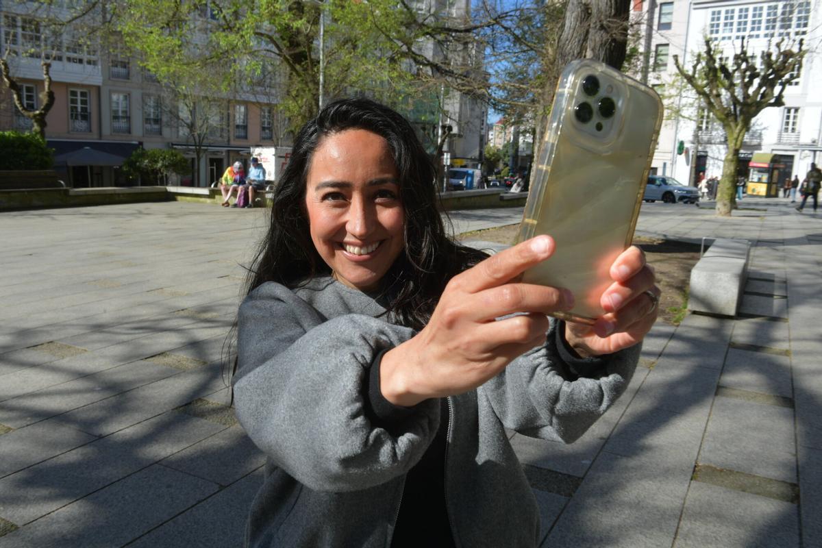Brenda Hernández tiktoter mexicana en la Plaza de España