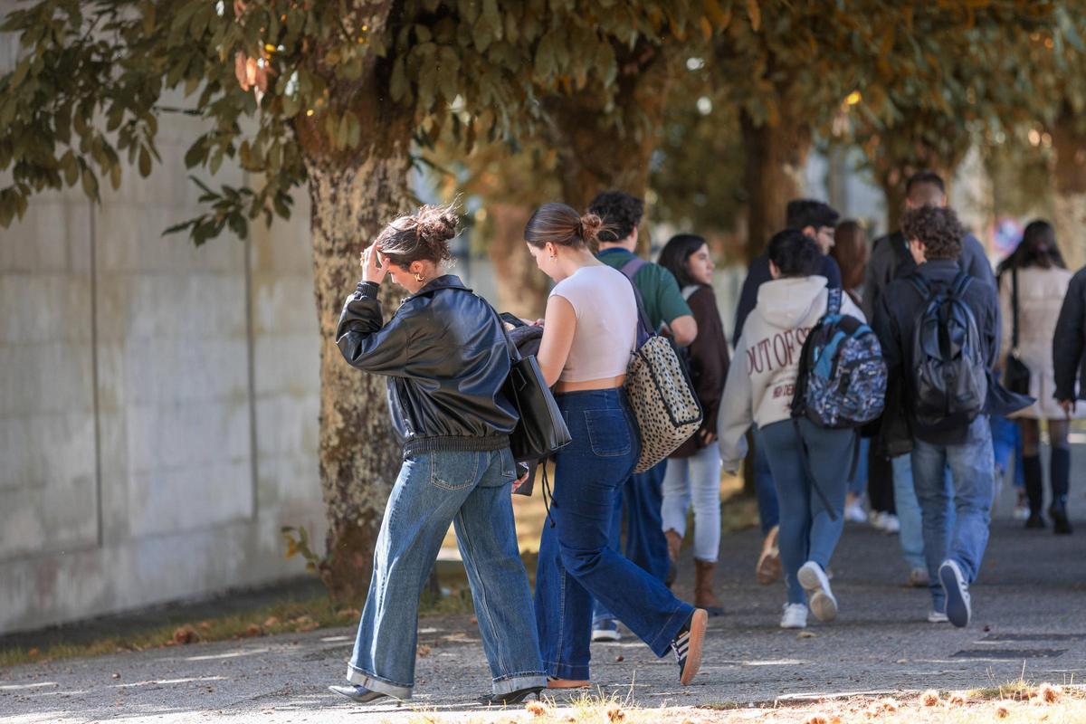 Estudiantes de la USC en el Campus Sur.