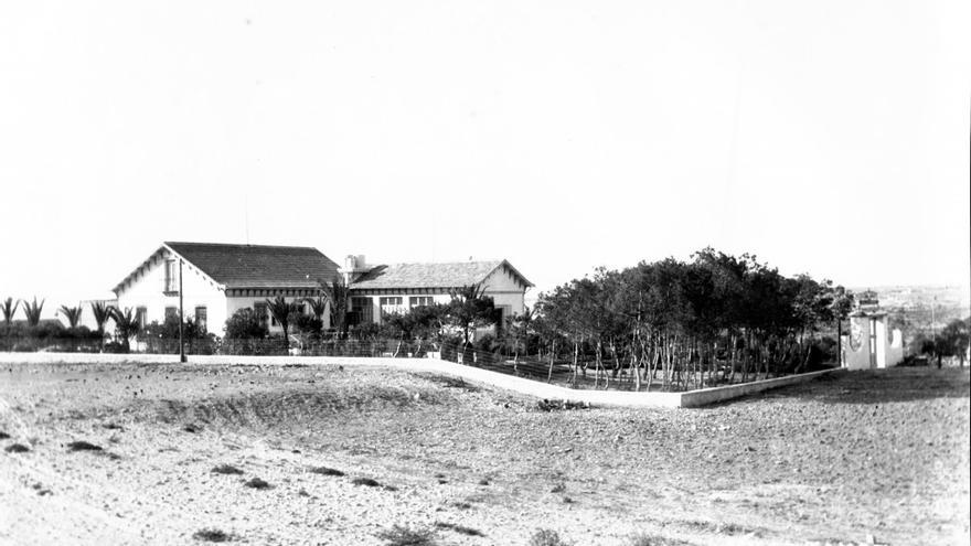 Chalé y jardines de Doña Sinforosa a principios del siglo XX