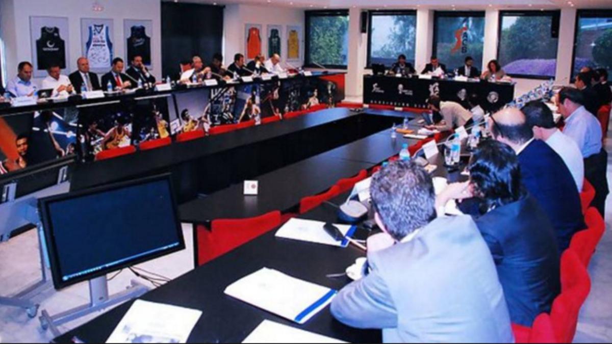 Una imagen de la asamblea de los clubs de baloncesto, en la sede de la ACB en Barcelona