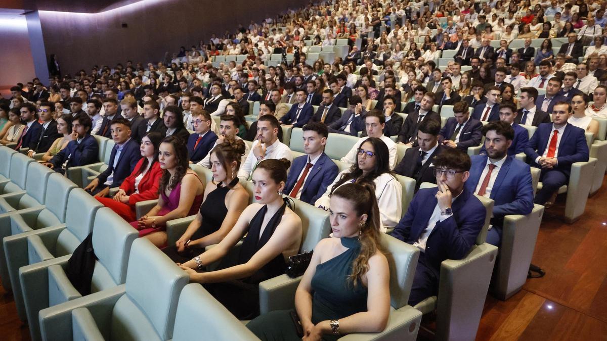 Multitudinario acto de graduación de la Escuela de Industriales en el Auditorio Mar de Vigo