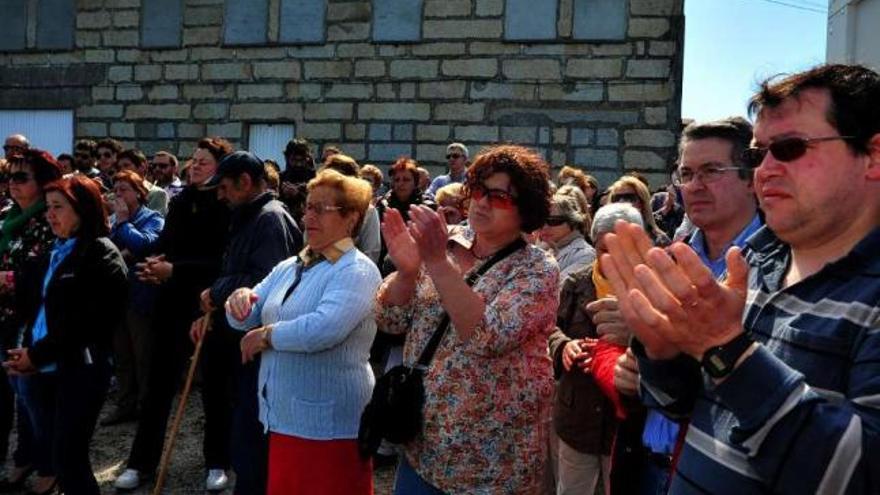 Vilaxoán se despidió el domingo de las trabajadoras de Cuca, que tuvieron que dejar las guardias.//I.Abella