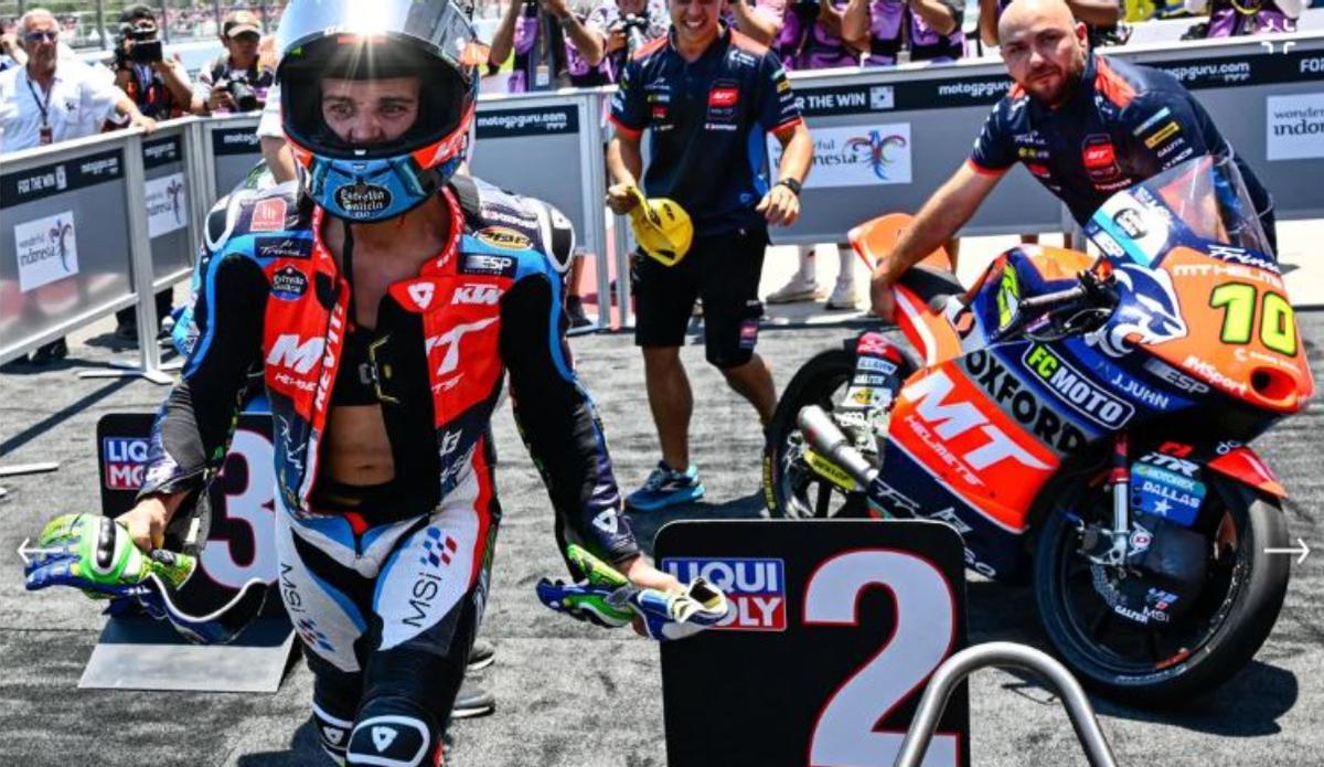 Celebración de Moreira tras ganar la carrera de Moto3 en Indonesia