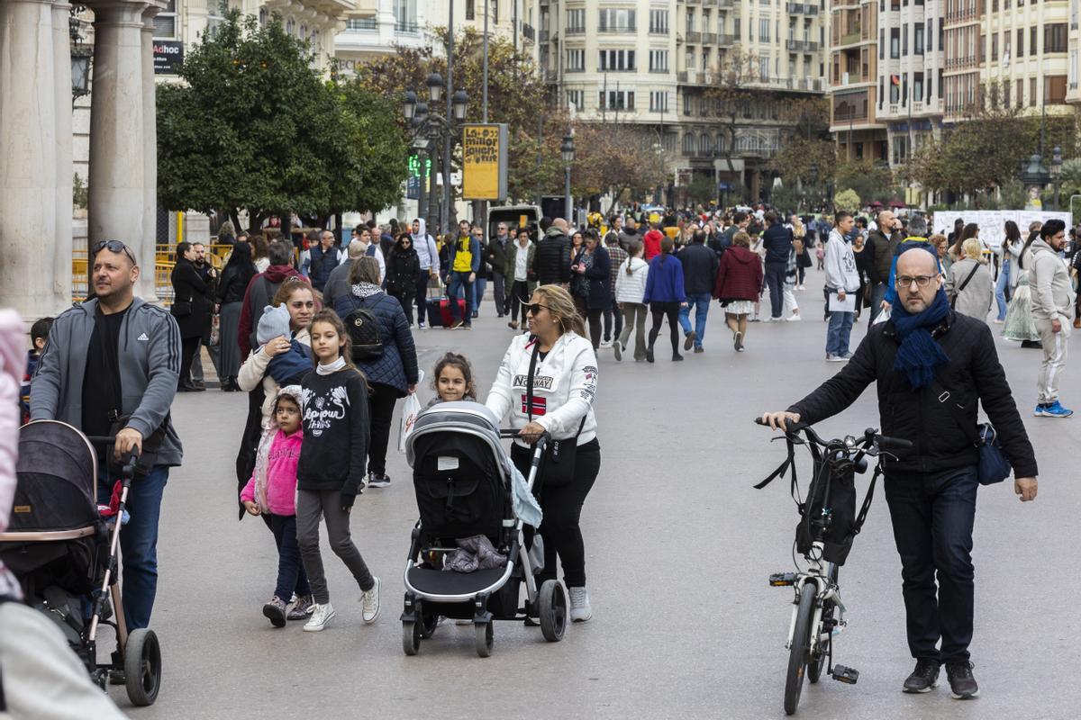 Turistas por el centro de València, en una imagen del pasado enero.