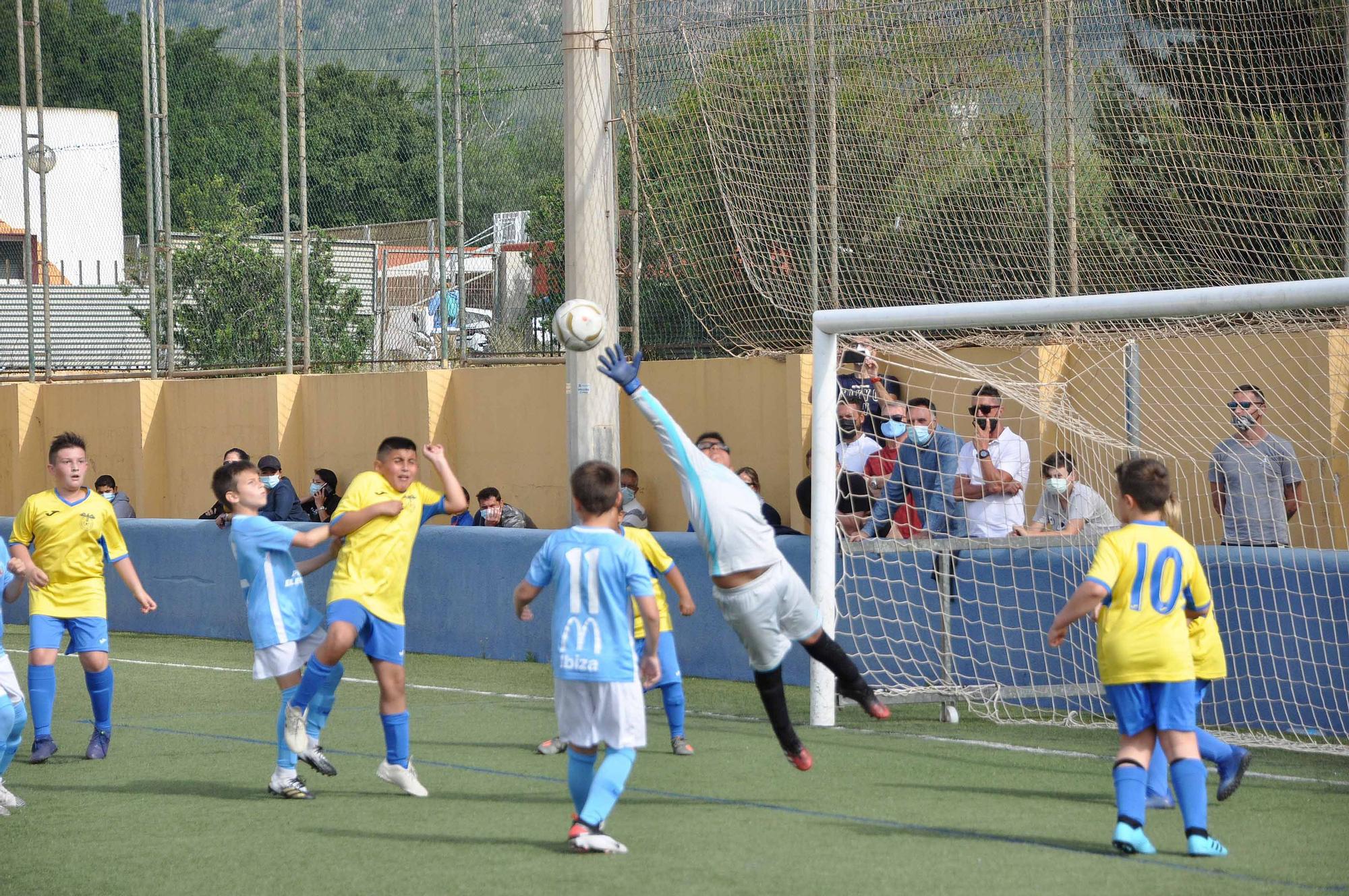 Todas las fotos de la última jornada de fútbol base en Ibiza (8 y 9 de mayo)