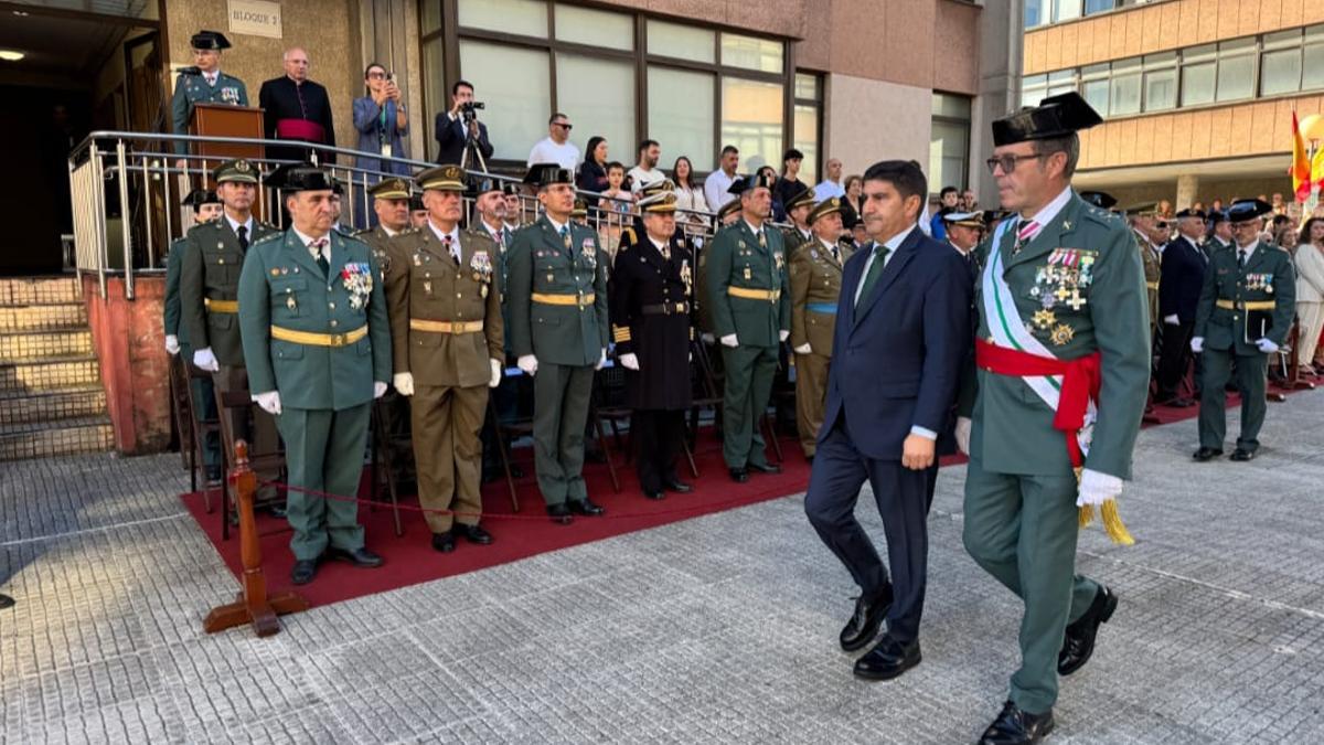 El delegado del Gobierno, Pedro Blanco, y el general Miguel Ángel González, en el acto de la festividad del Pilar celebrado en A Coruña