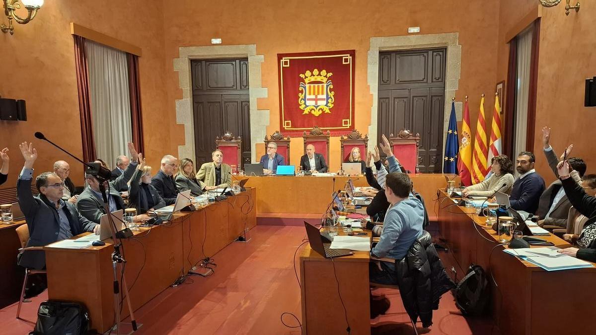 Imatge de la votació en contra del pressupost dels regidors de l’oposició