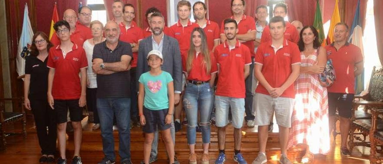 Recepción a los jugadores del Xadrez Fontecarmoa que lograron el ascenso en Linares. // Noé Parga