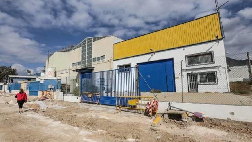 La instalación provisional se ubicaría en esta nave del polígono industrial Puente Alto.