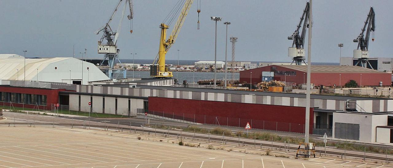 Edificio desde el que se presta el servicio de control fronterizo en el puerto de Sagunt. | M.M.C.