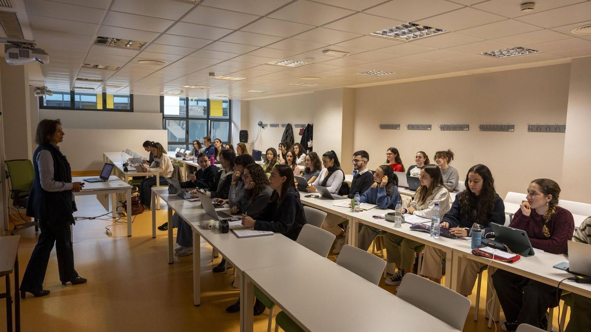 Alumnos de Medicina en una de las aulas ubicadas en el hospital de Son Espases.