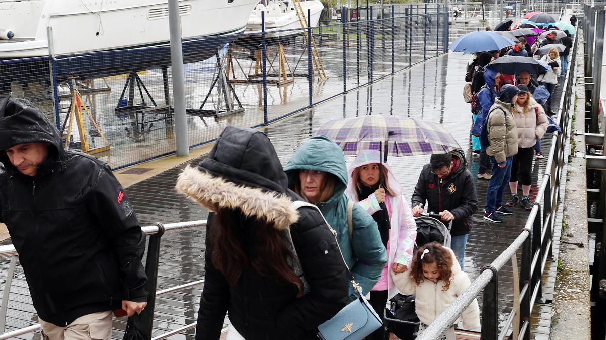 La lluvia no agua la Semana Santa en Cíes