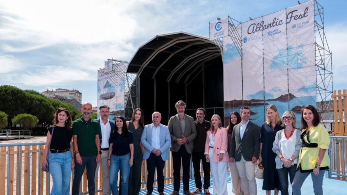 Asistentes a la presentación del Atlantic Fest, este miércoles en Vilagarcía.