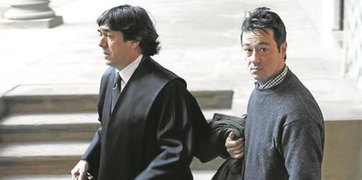 El penalista José Luis Melguizo junto al acusado que resultó absuelto.