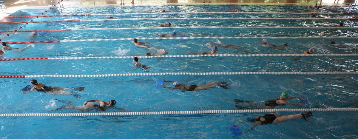 A diario son cientos las personas que utilizan las instalaciones de las piscinas cubiertas Yurema Requena de Vila-real.