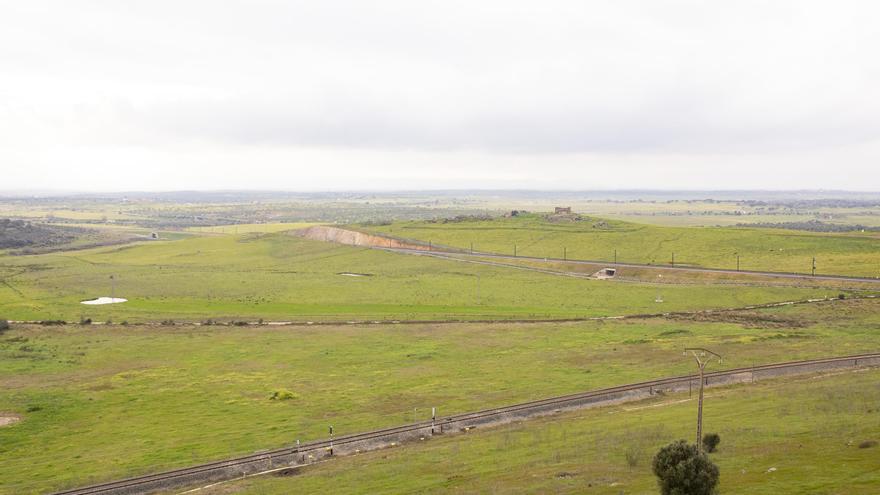 Vecinos y ecologistas aprueban el nuevo espacio del centro budista junto a Cáceres