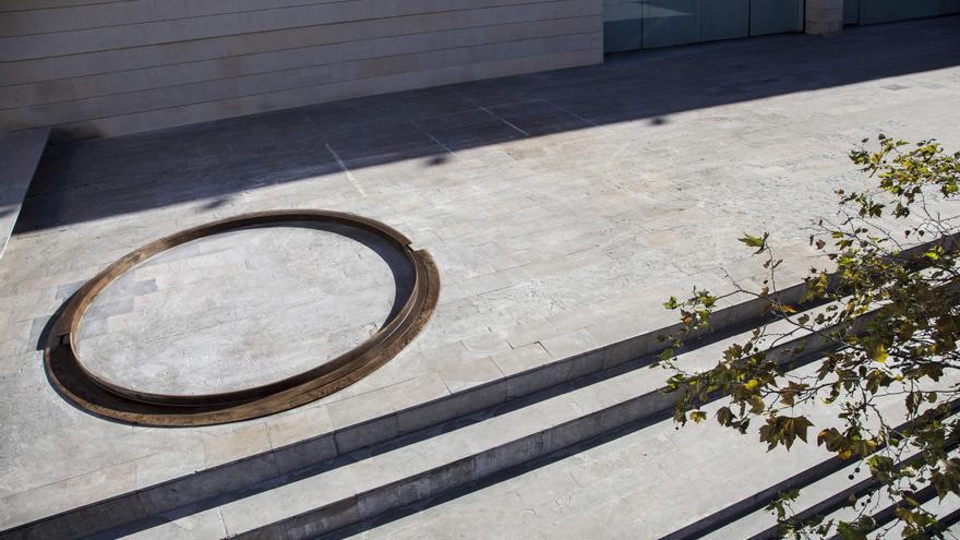 Una obra del fallecido Richard Serra, a la vista de todos en València