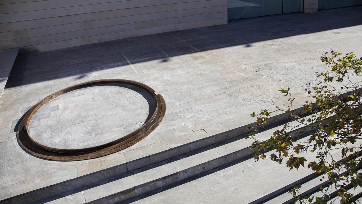 &quot;Untitled&quot; de Richard Serra en la explanada del IVAM