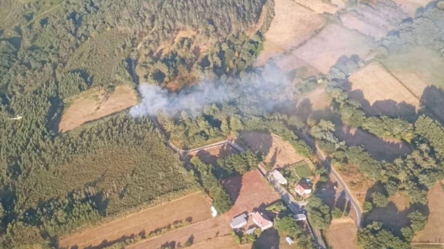 Galicia lucha contra más de diez fuegos, pero la mayoría ya están bajo control