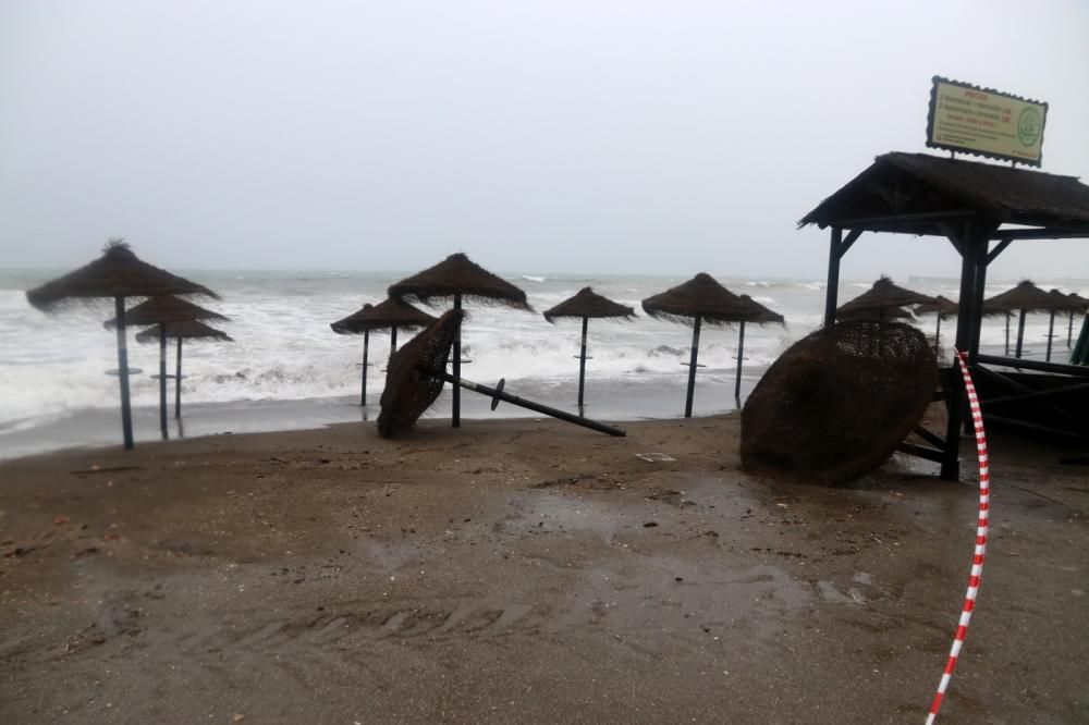 Lluvia y temporal en el mar en Málaga con la llegada de la borrasca Filomena.