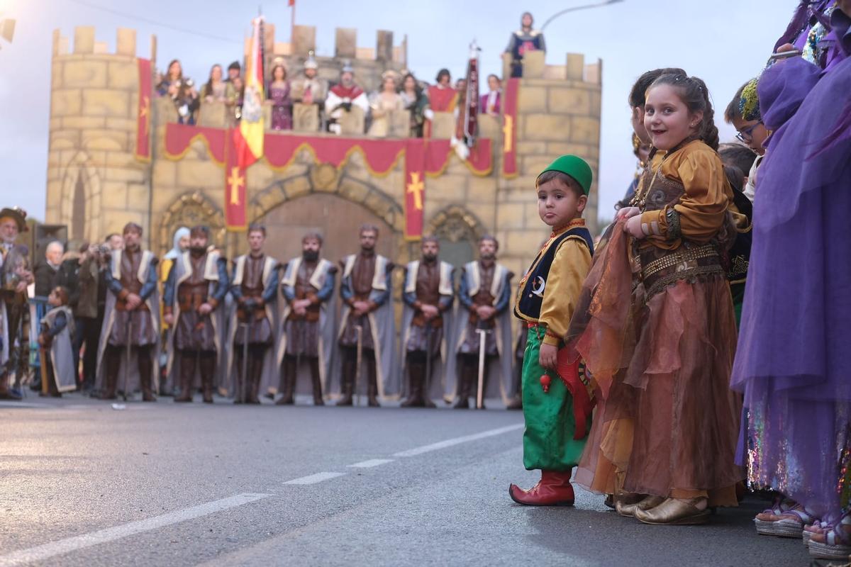 Los pequeños festeros tampoco se pierden la Embajada.