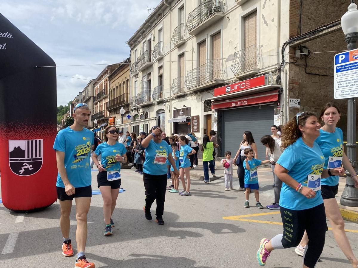 La cursa solidària impulsada per la Fundació la Llar omple de vida i col·laboració el centre de Gironella