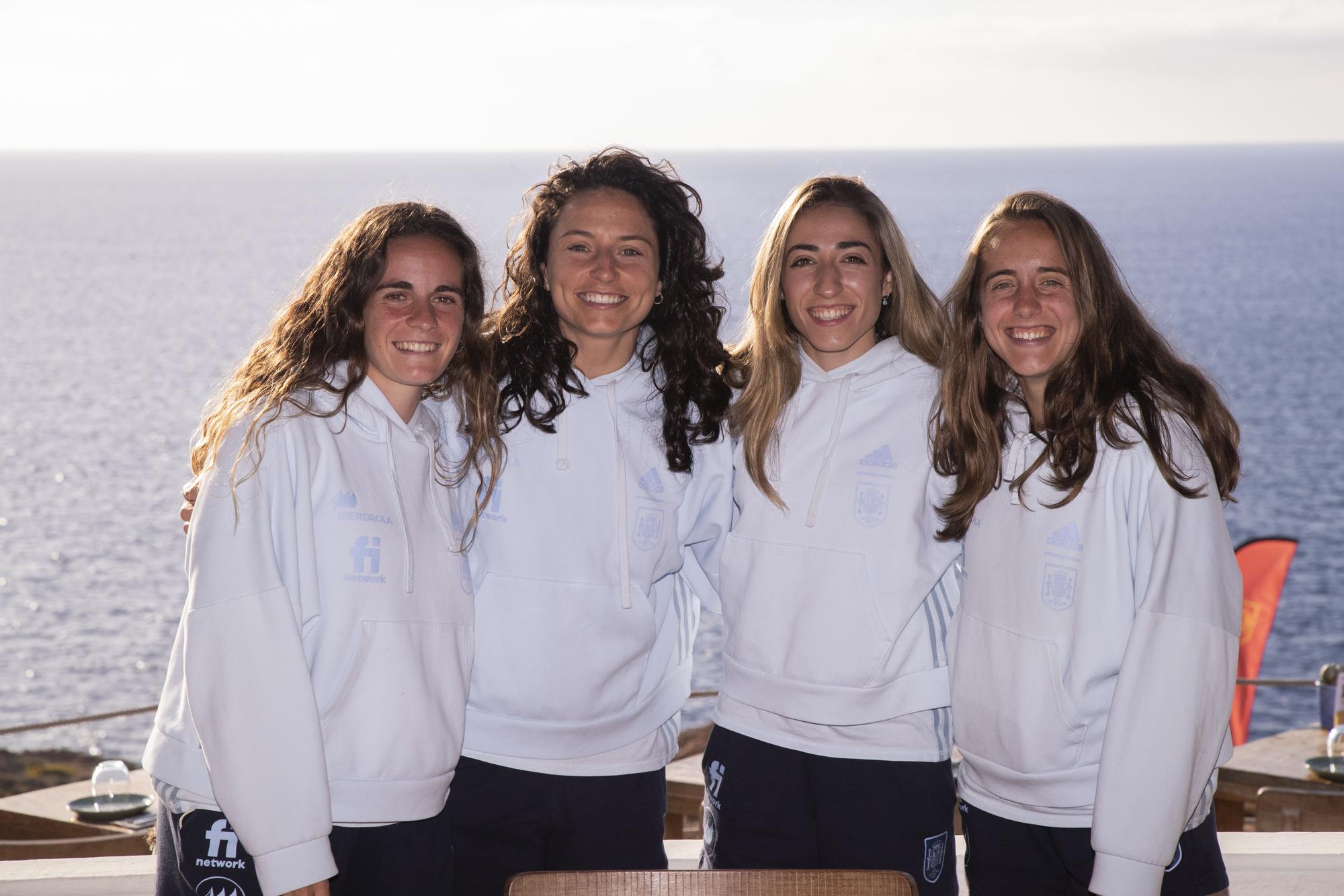 Galería de imágenes de la visita a Ibiza de la Selección Española Femenina de fútbol