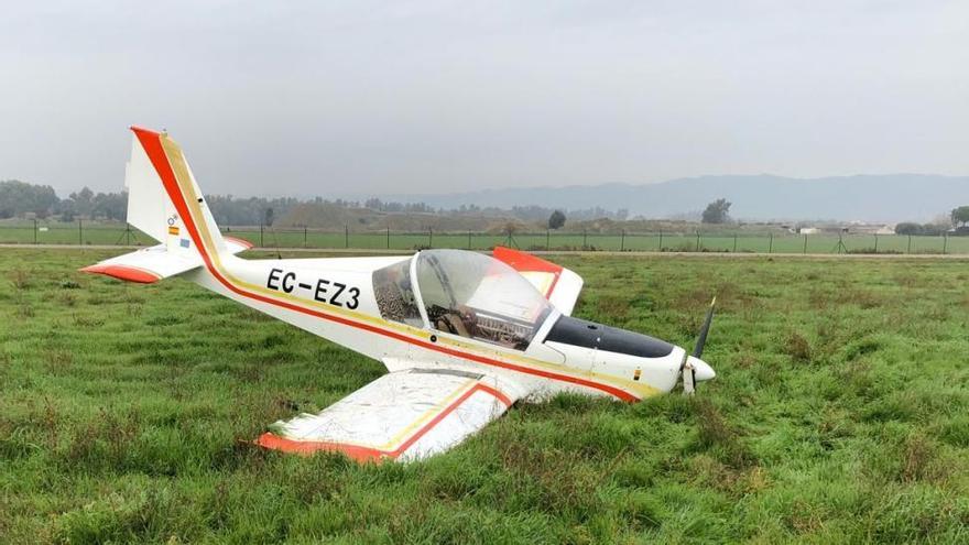 Dados de alta los dos ocupantes de un ultraligero heridos al salirse de la pista