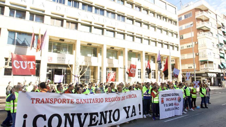 El PSOE exige a López Miras que dé explicaciones sobre el transporte sanitario