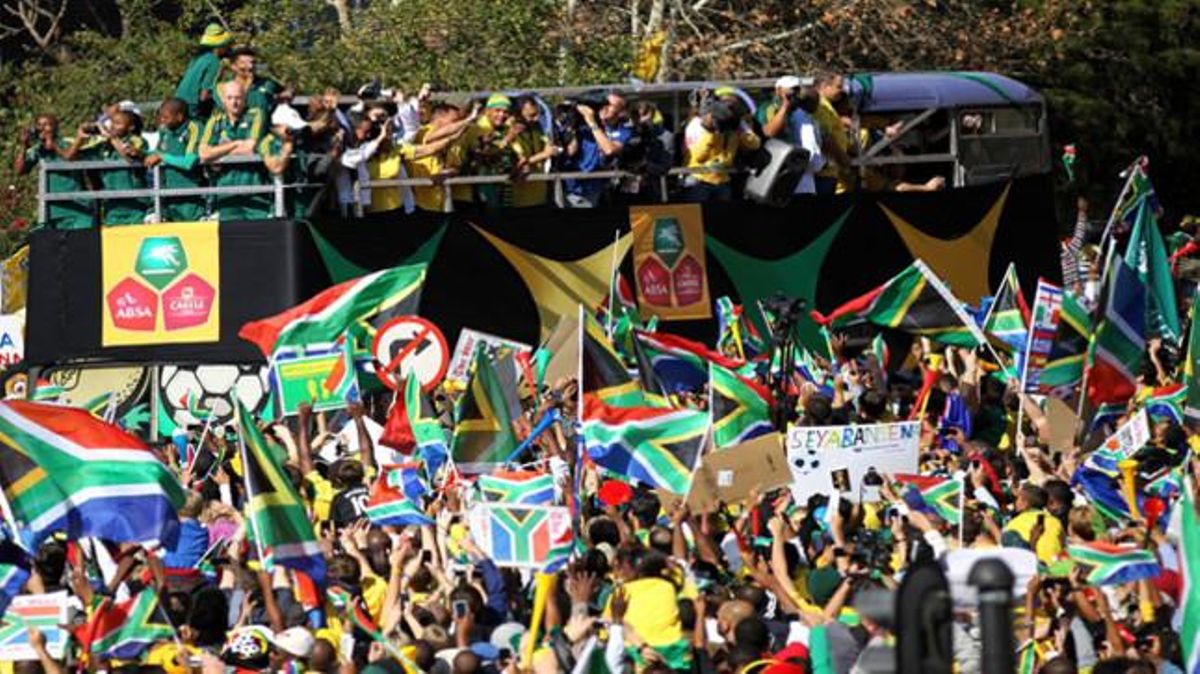 Milers d’aficionats es reuneixen cada dia a la capital sud-africana per celebrar l’esdeveniment futbolístic més popular del món.