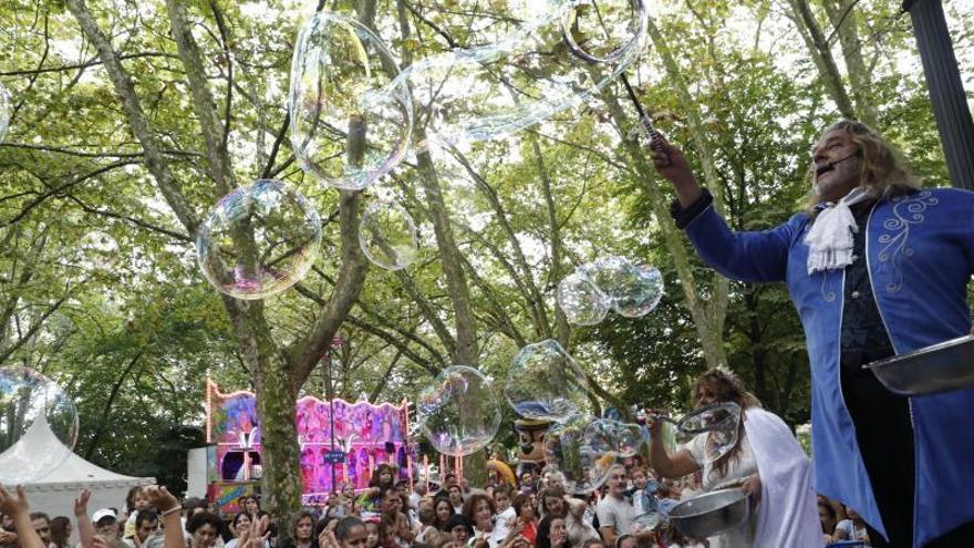 Fantasía de jabón por San Agustín en el parque del Muelle