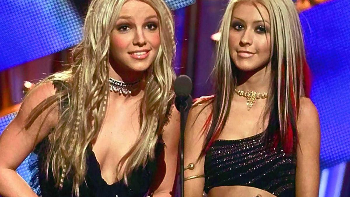Britney Spears y Christina Aguilera, en los premios MTV Music Awards del año 2000