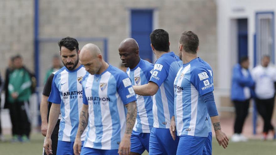 Los malaguistas celebran un gol de Dely Valdés.