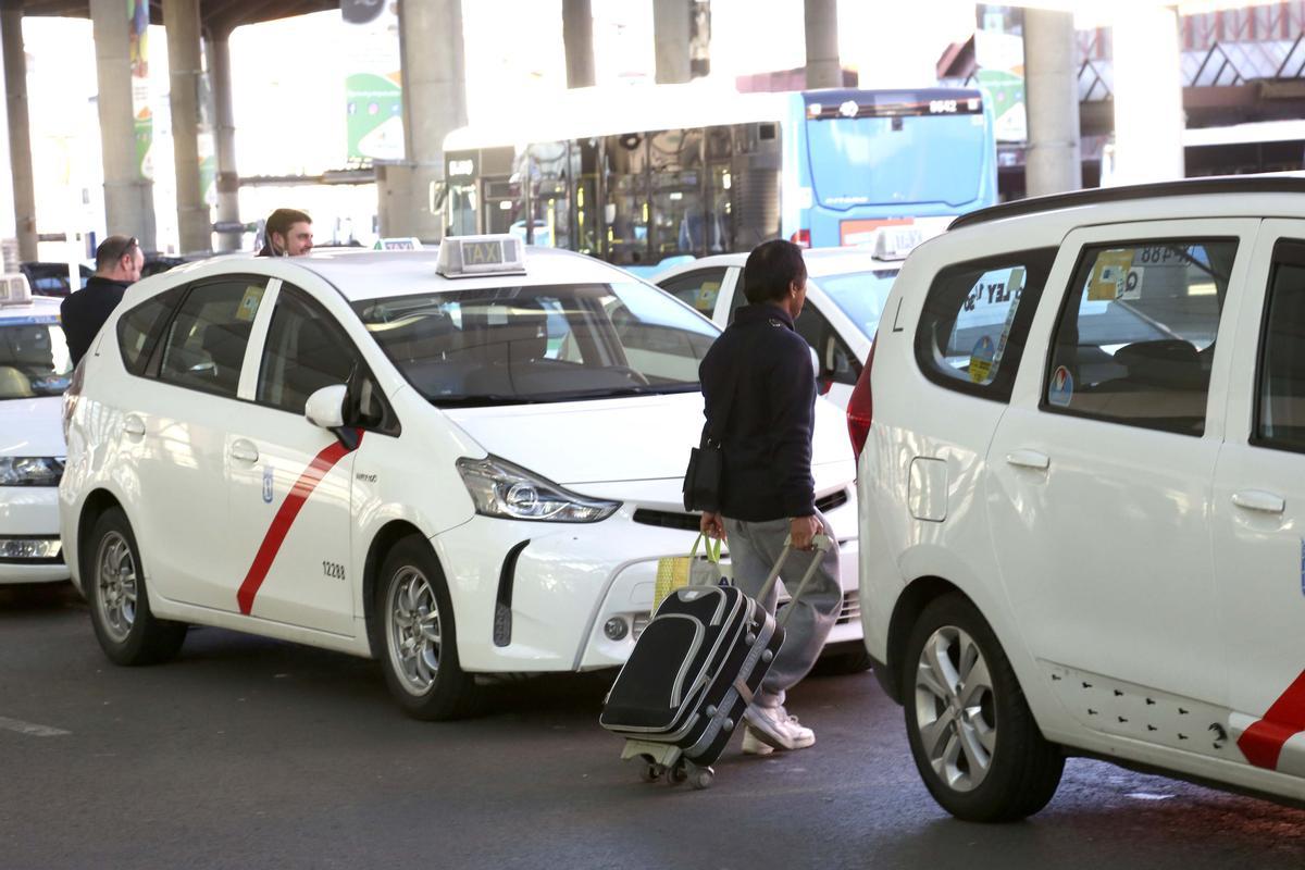 Taxis en la estación de Atocha, en Madrid.