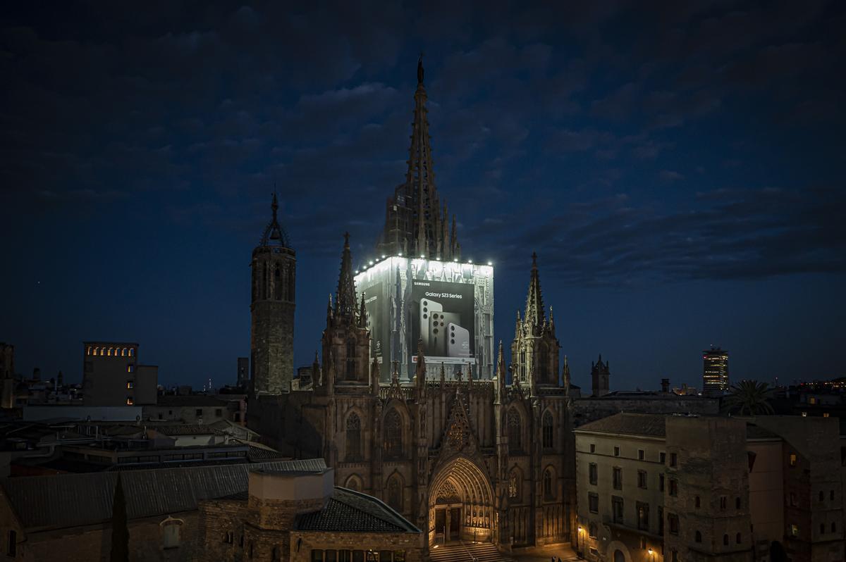 Así son los potentes focos en la Catedral que causan controversia