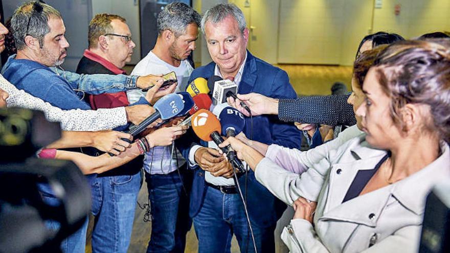 El secretario insular del PSOE de Gran Canaria y negociador del partido, Sebastián Franquis, en un encuentro con los periodistas.