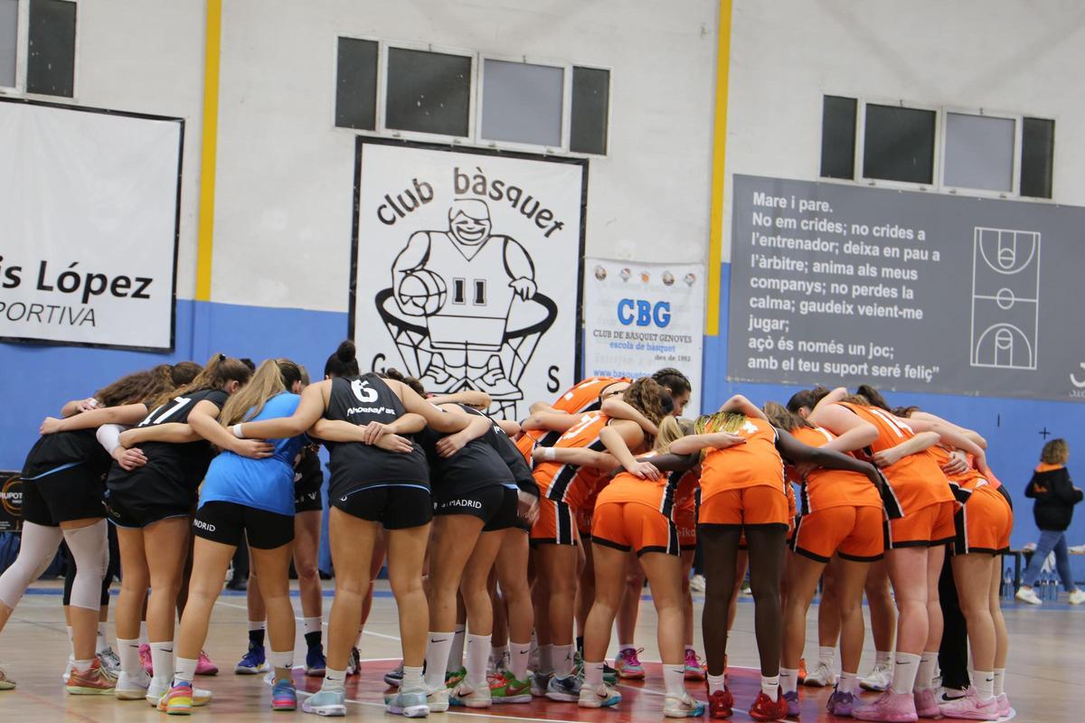 Jugadoras de equipos femeninos en un torneo cadete del Genovés, en una edición pasada.