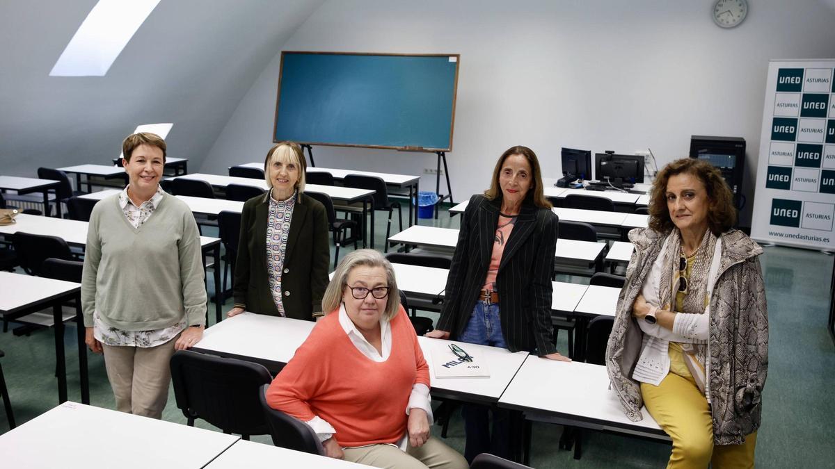 Estudiar con más de 55 años, así son los programas de UNED Sénior: "Es una manera de mantenerte activo y conocer gente interesante"