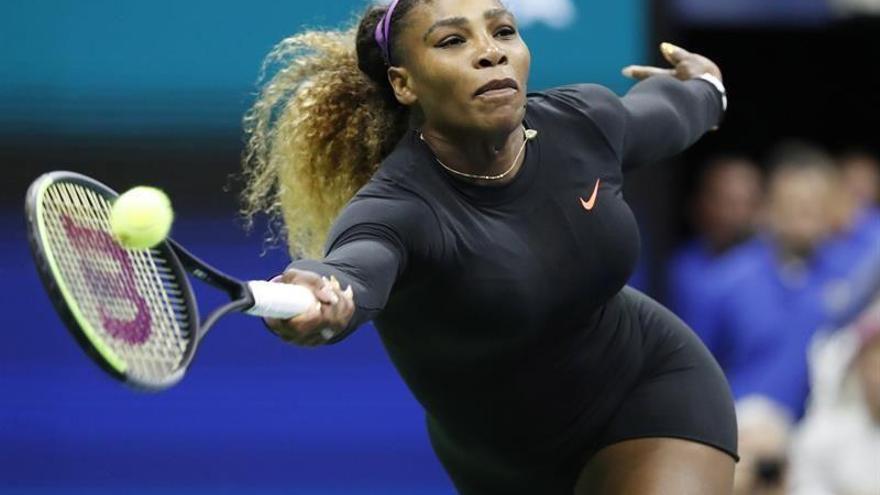 Serena Williams aplasta a Sharapova en su estreno en el Abierto de EE.UU