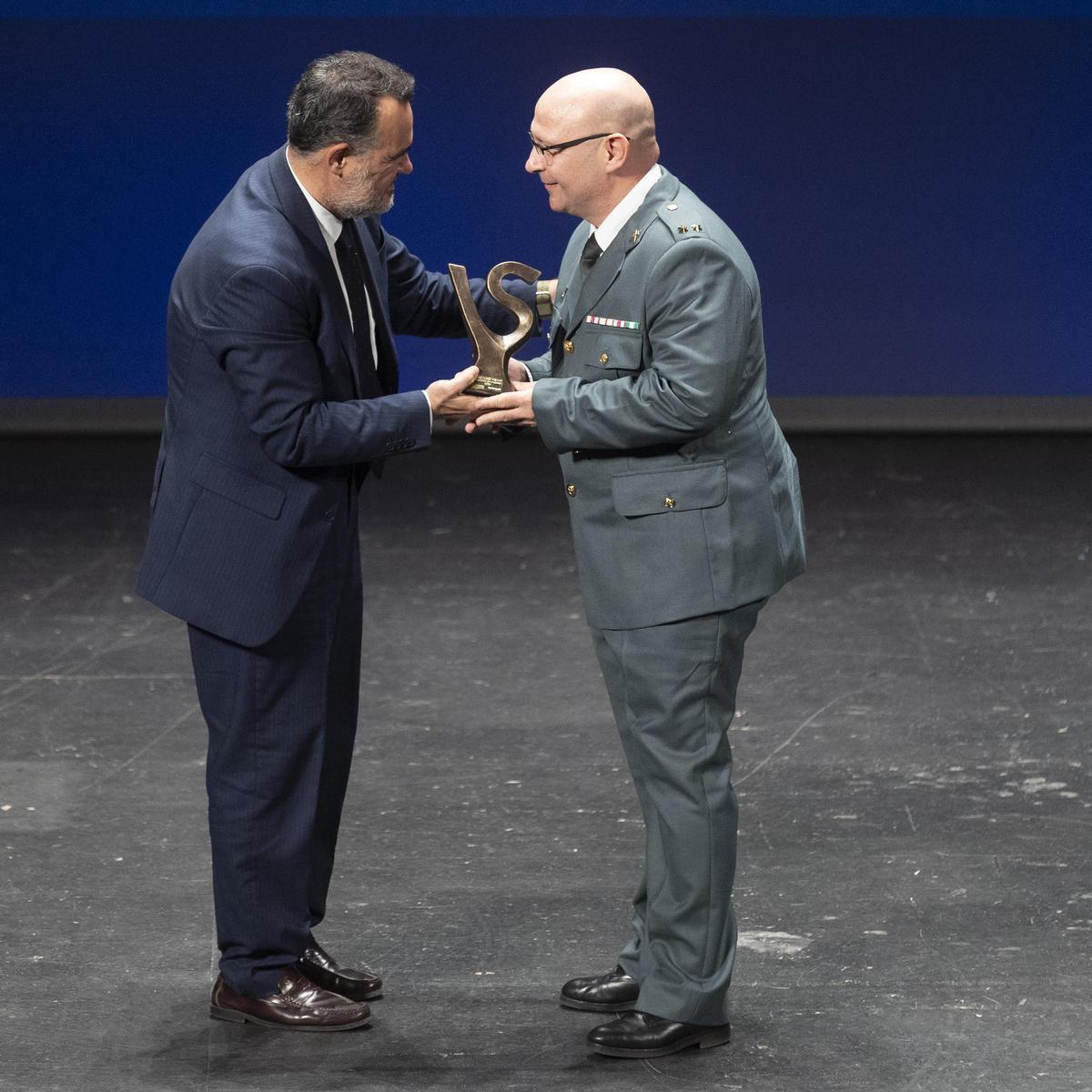 Los galardonados de los I Premios Valor y Servicio recogen sus distinciones: Compromiso con la sociedad Los galardonados de los I Premios Valor y Servicio recogen sus distinciones: Compromiso con la sociedad